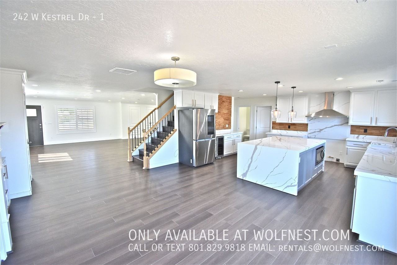 242 W Kestrel Dr #1 - Photo 7 of 40