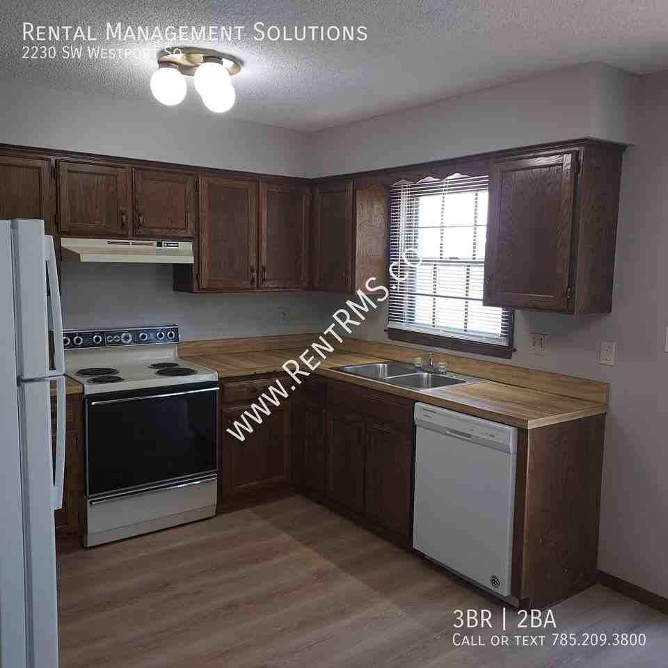 2230 Sw Westport Sq - Photo 6 of 29