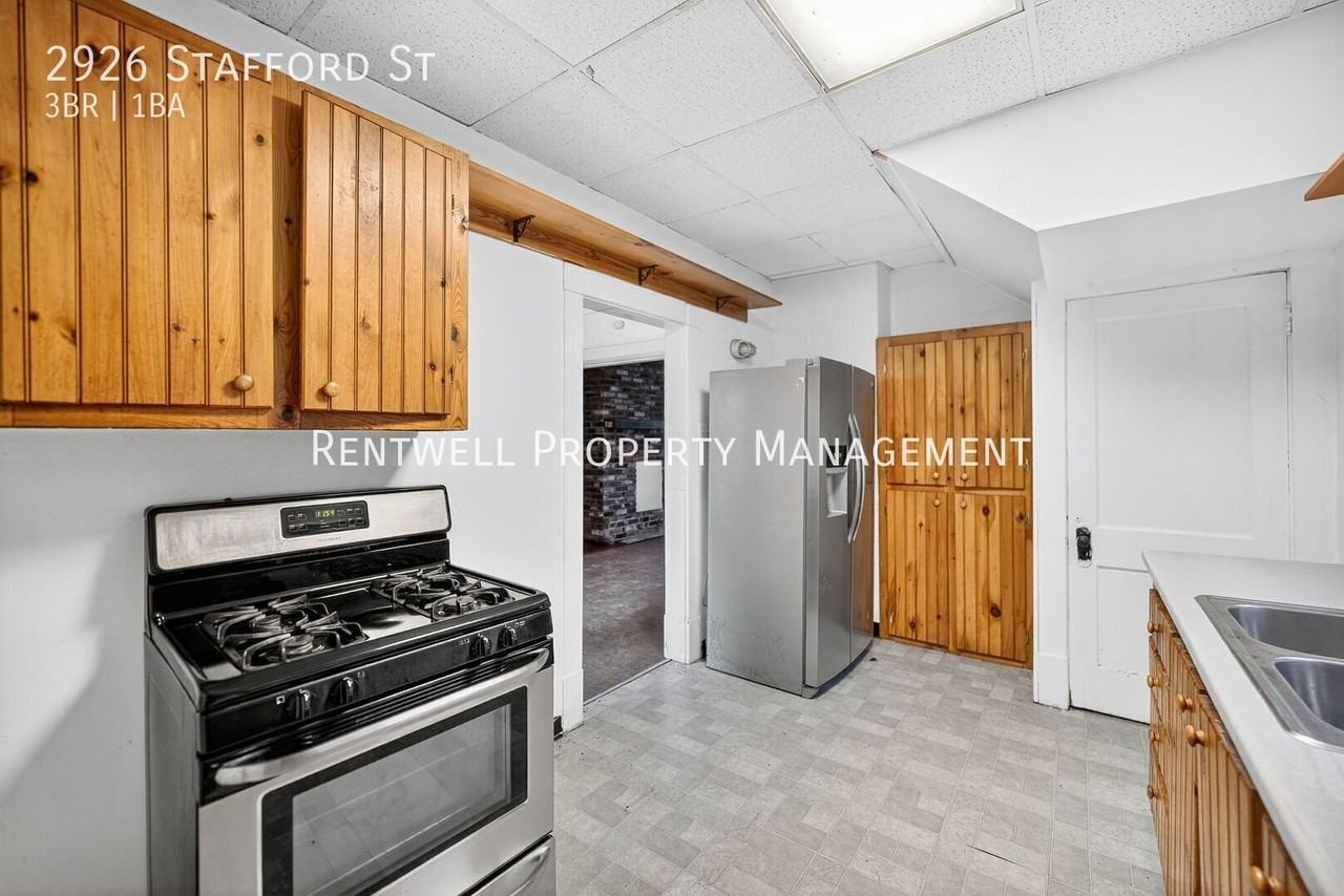 2926 Stafford St - Photo 6 of 20
