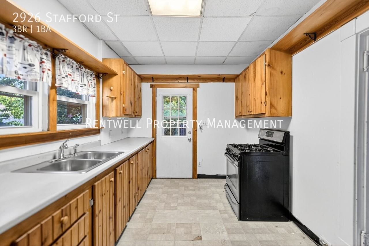 2926 Stafford St - Photo 7 of 20