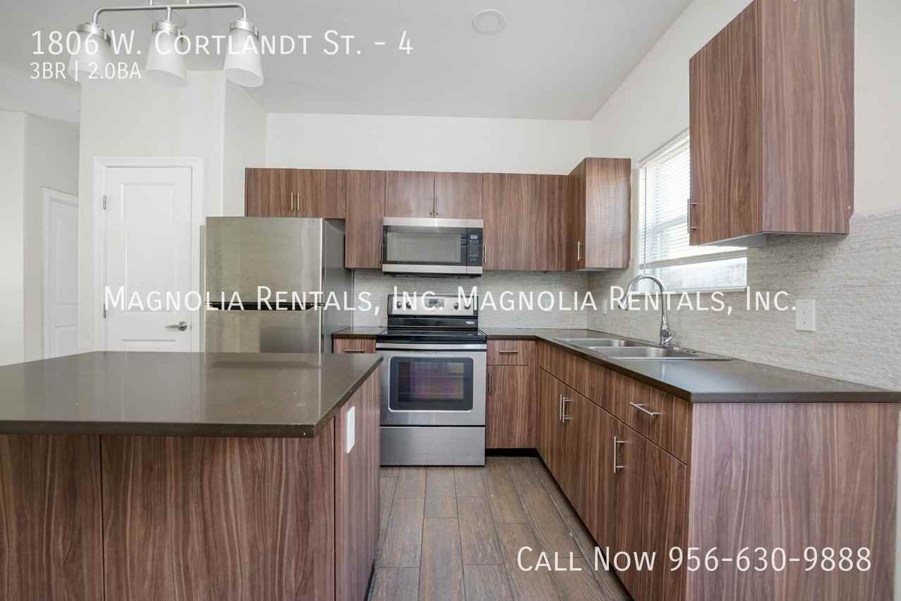 1806 W Cortlandt St #4 - Photo 4 of 17