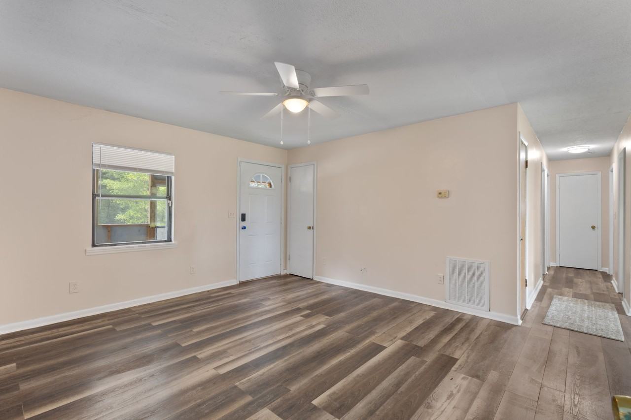 210 Sw Elizabeth Ct #NA - Photo 3 of 13