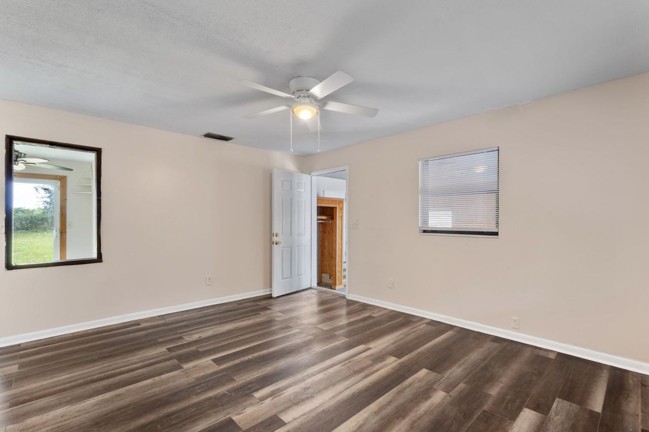 210 Sw Elizabeth Ct #NA - Photo 4 of 13