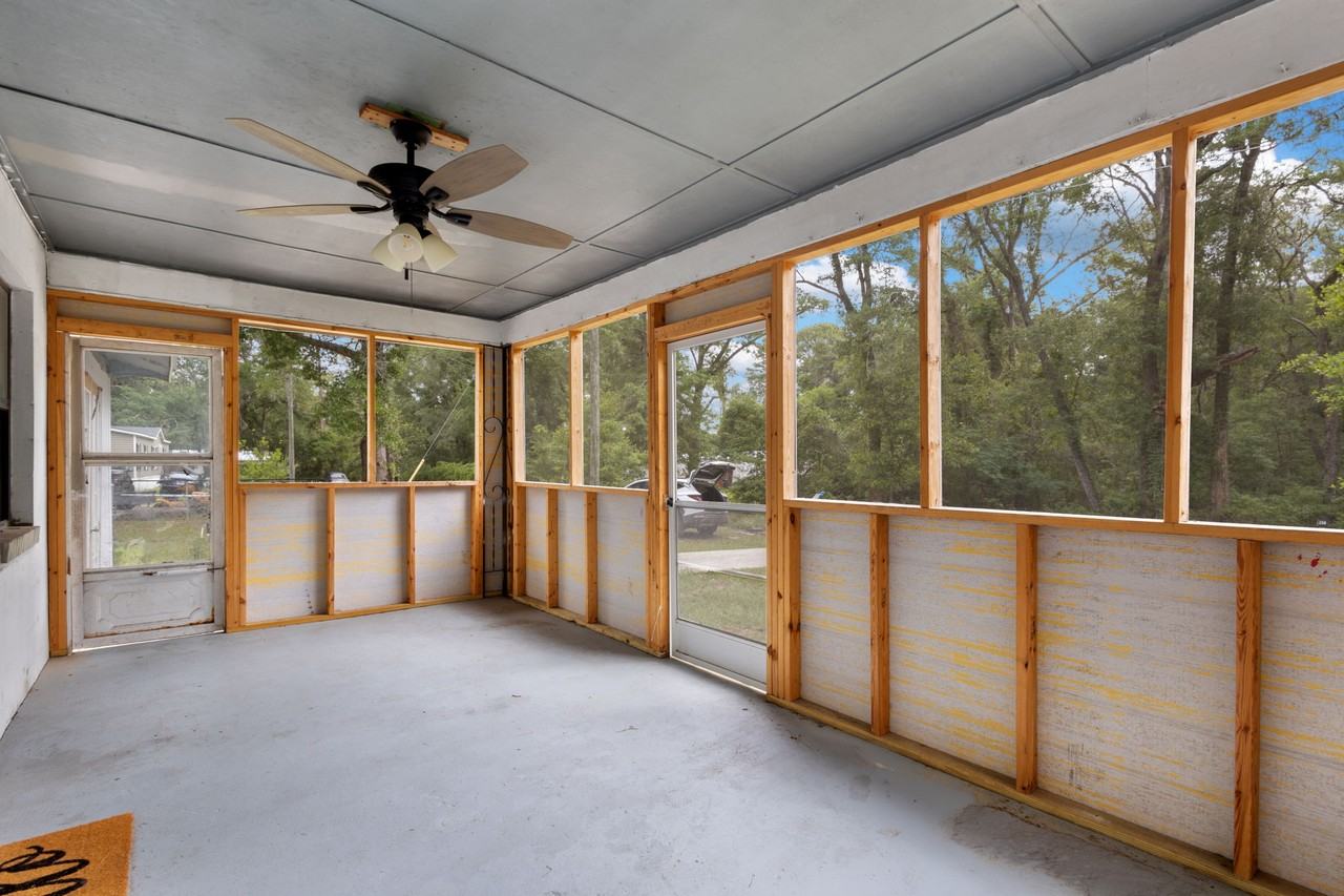 210 Sw Elizabeth Ct #NA - Photo 6 of 13