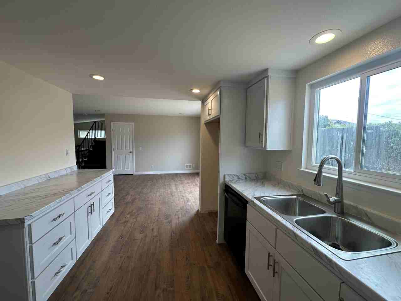 313 Barrington Pl #NA - Photo 2 of 13