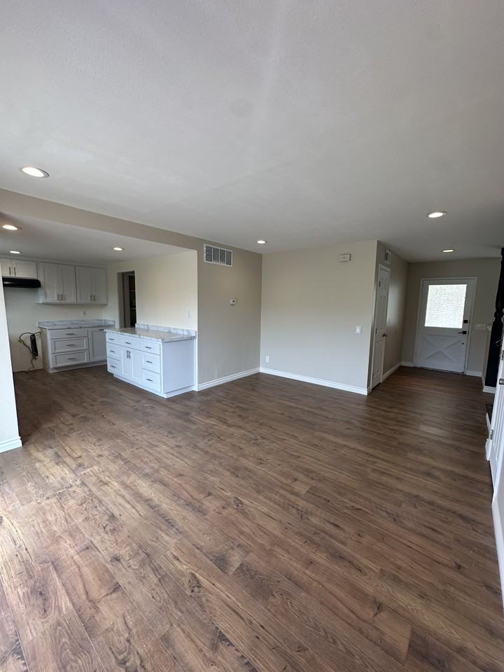 313 Barrington Pl #NA - Photo 3 of 13