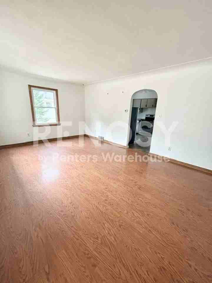 135 24th Ave S - Photo 5 of 19
