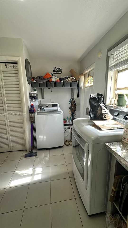 5804 Sw 35th St #NA - Photo 6 of 8