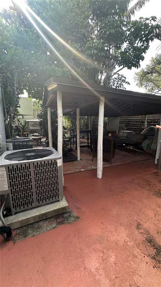 5804 Sw 35th St #NA - Photo 7 of 8