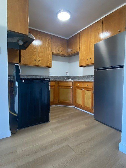 2823 S Cloverdale Ave #4 - Photo 2 of 8