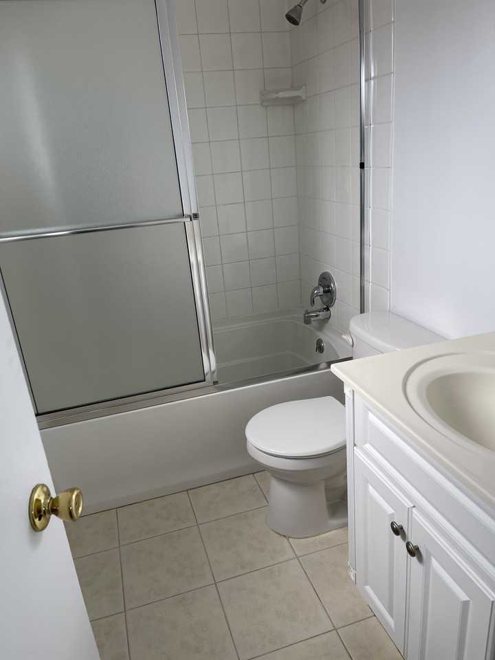 210 S Laxore St #D - Photo 7 of 12