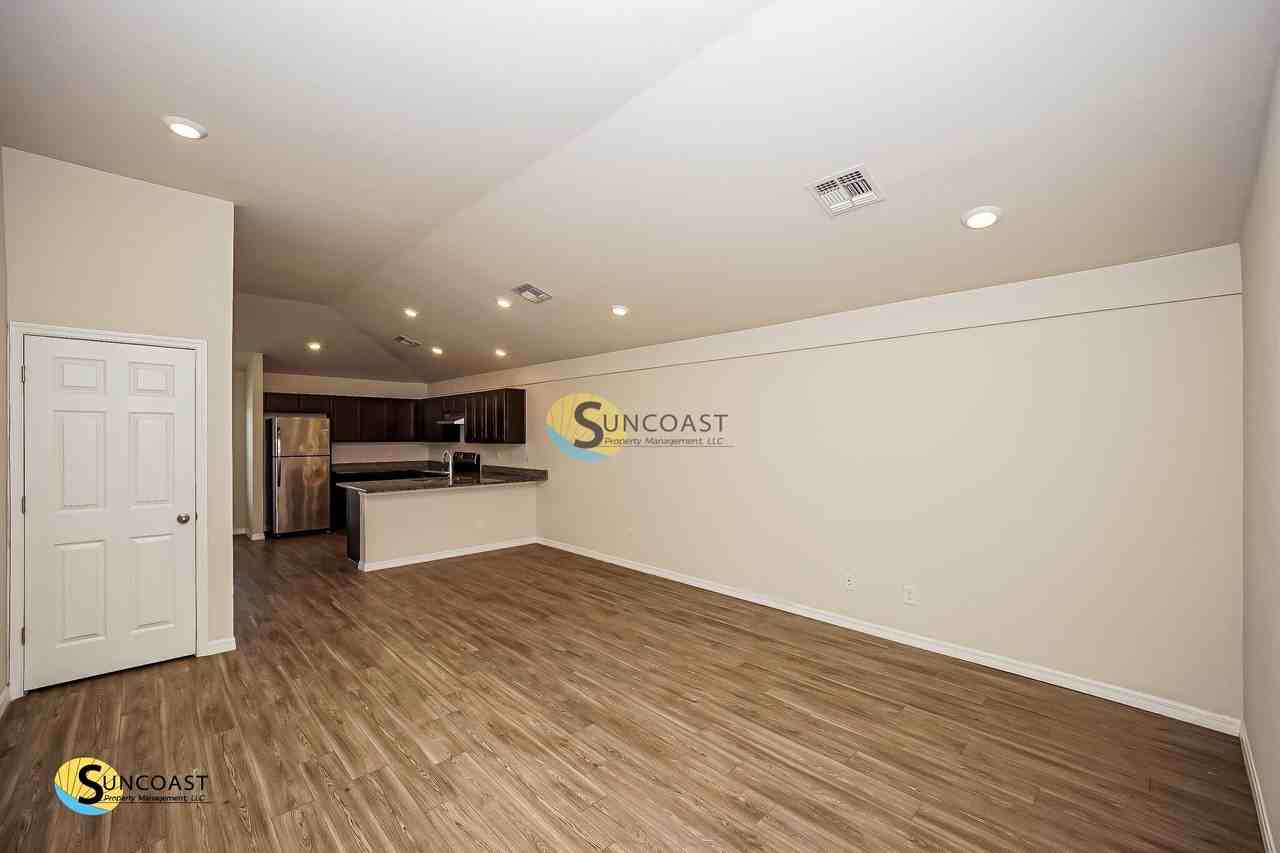 17142 Nixon Ave - Photo 2 of 20