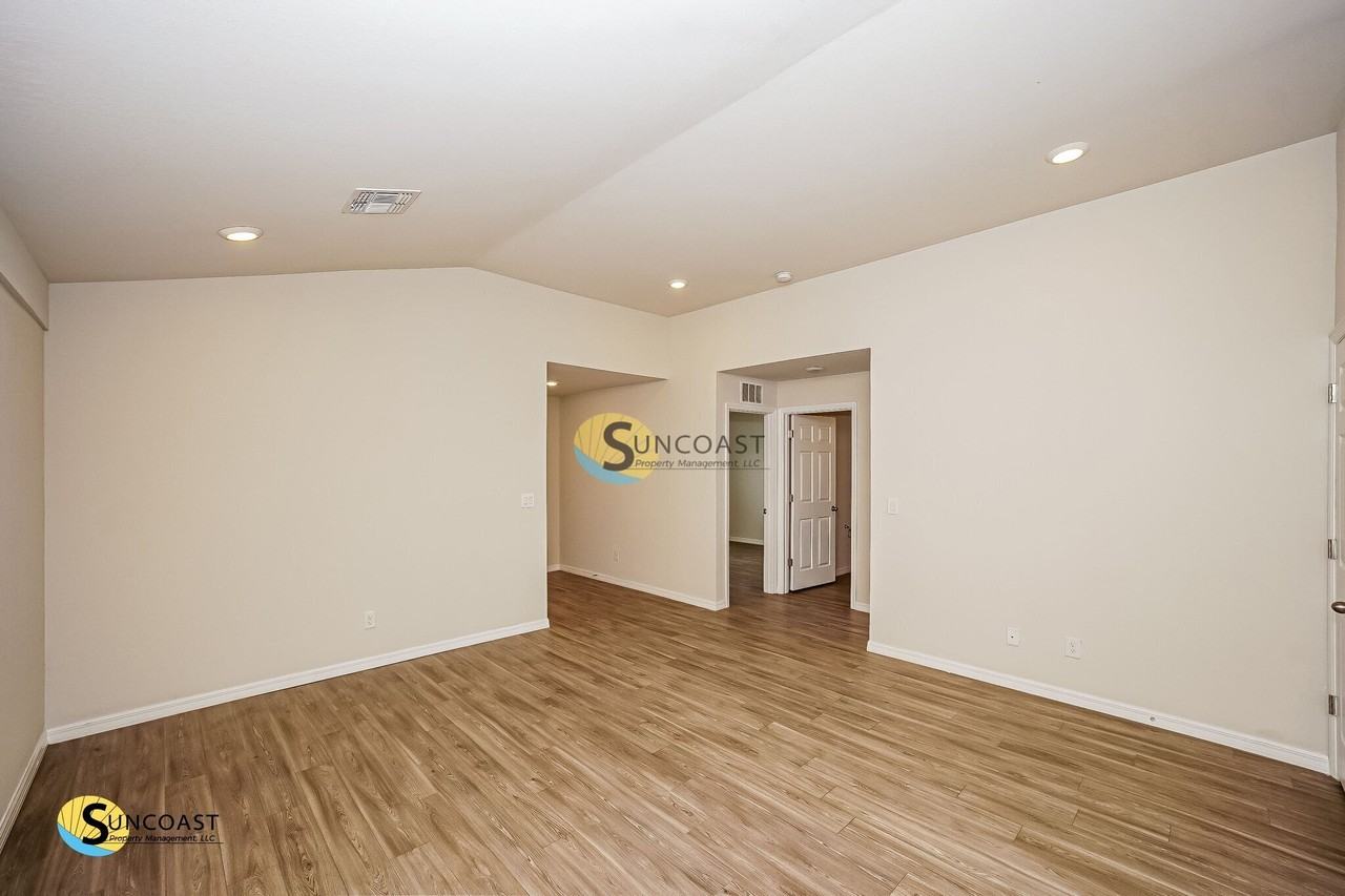 17142 Nixon Ave - Photo 4 of 20
