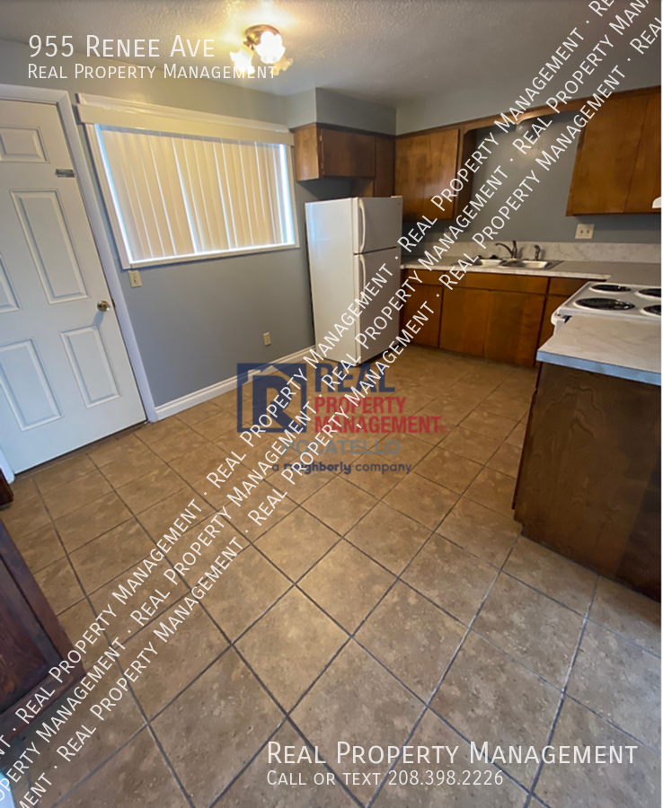 955 Renee Ave - Photo 4 of 12