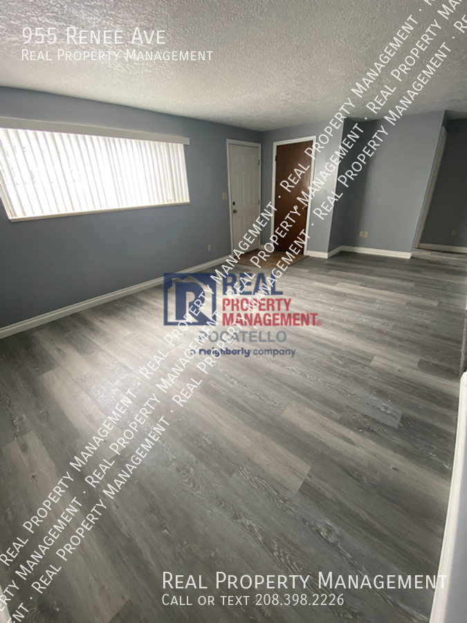 955 Renee Ave - Photo 7 of 12
