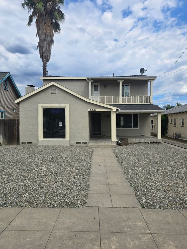 2641 N Arrowhead Ave