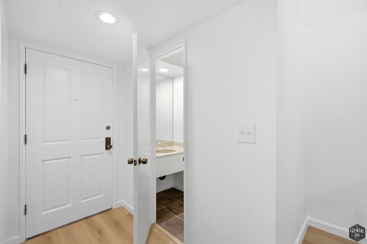 1423 S Bentley Ave #B - Photo 3 of 26