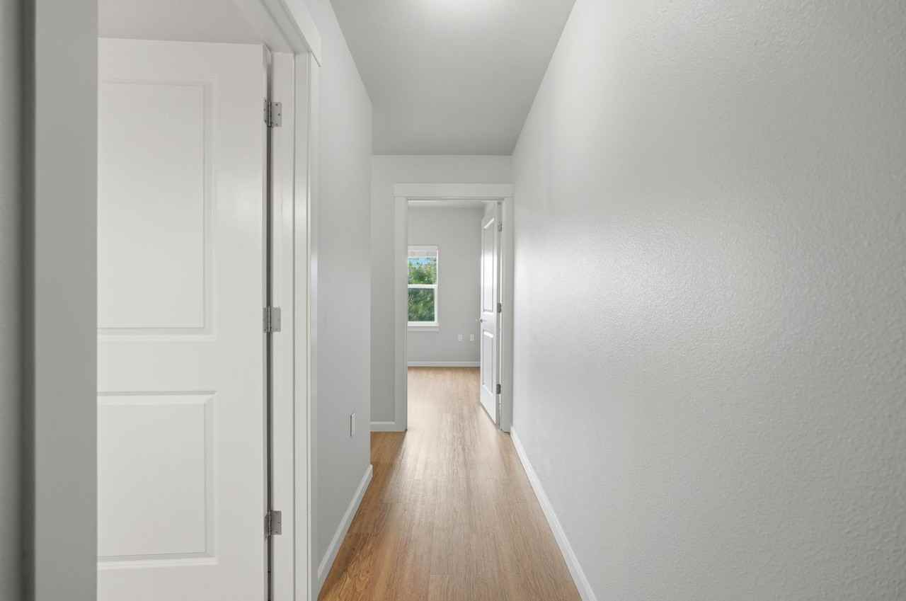 Sellwood Apartments - Photo 7 of 26