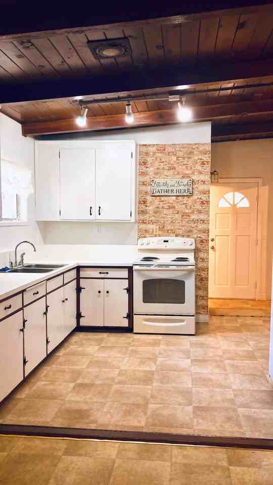 Arnold Ave - Photo 6 of 9