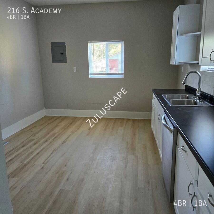 216 Academy Ave - Photo 5 of 16