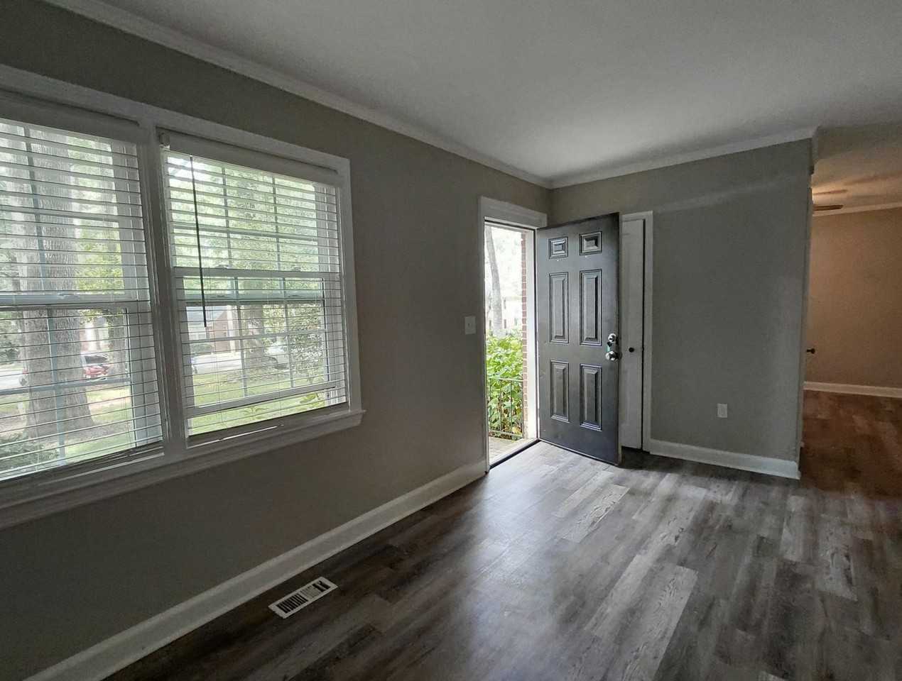 Historic Brookwood Apartments - Photo 3 of 10