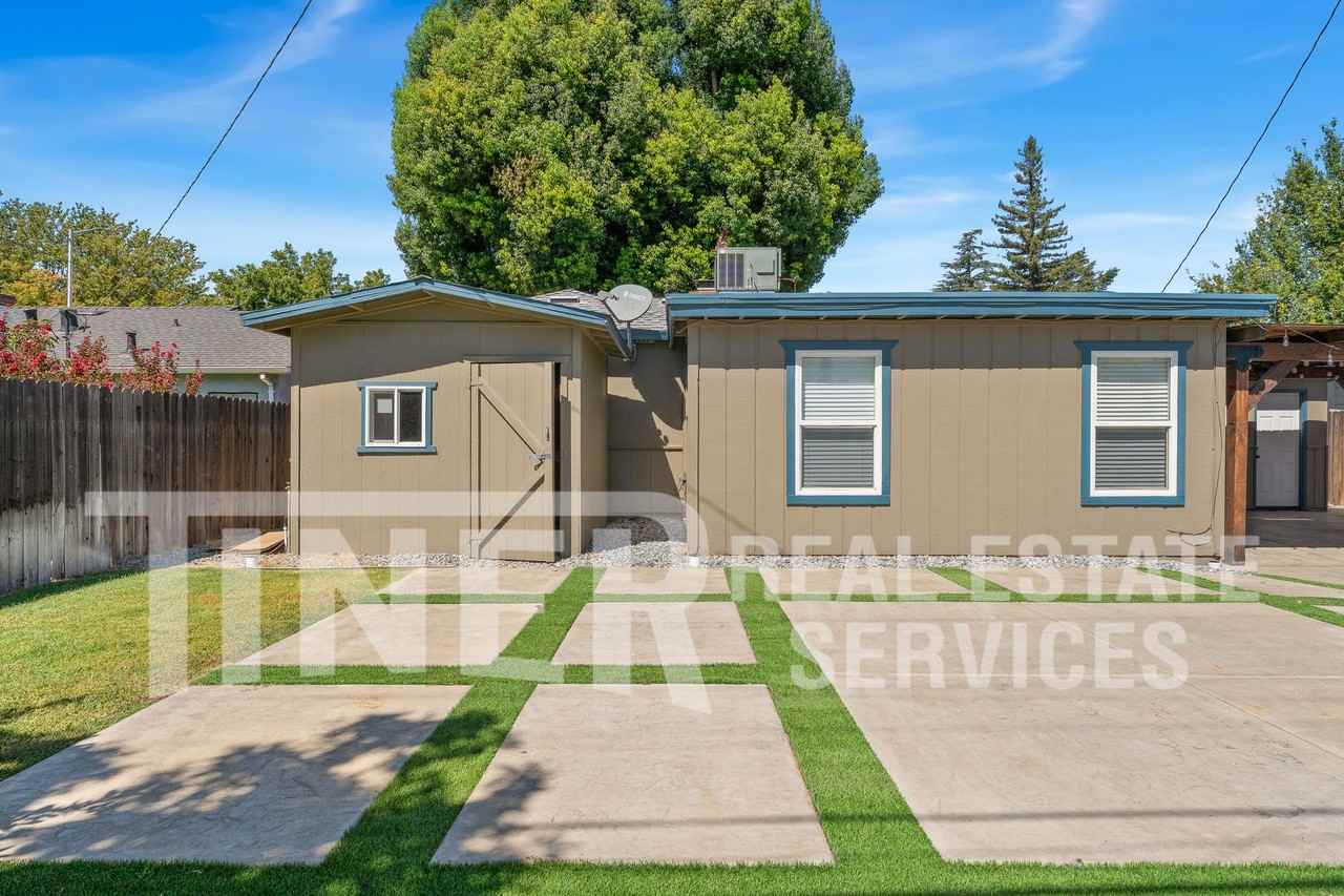 1107 Meadow Rd - Photo 4 of 26
