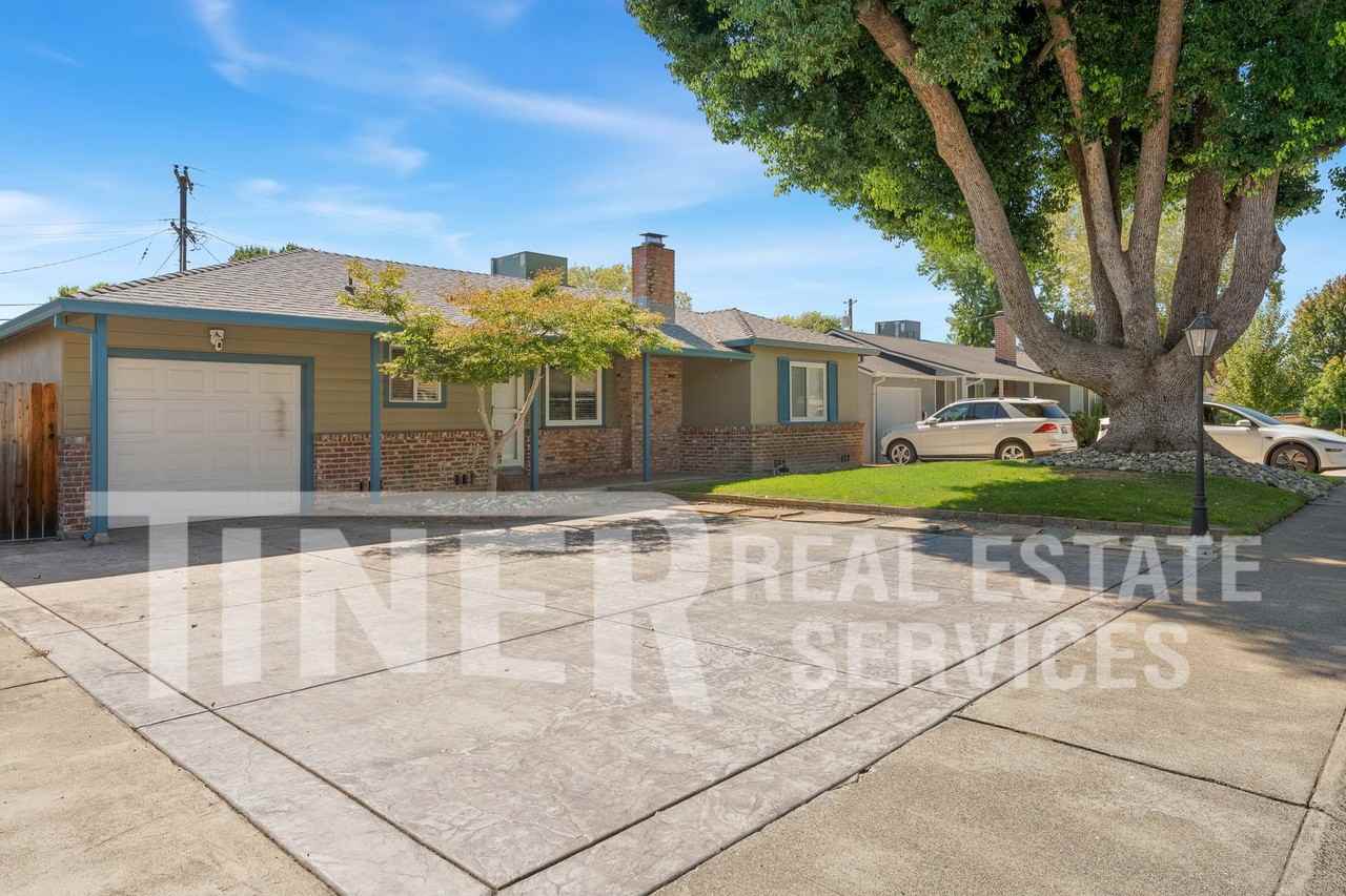 1107 Meadow Rd - Photo 5 of 26