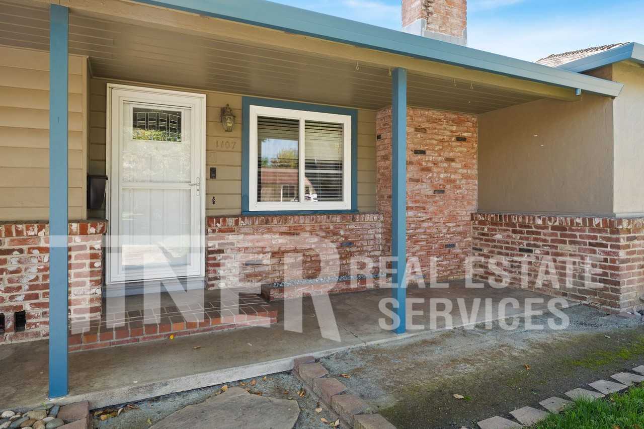 1107 Meadow Rd - Photo 6 of 26