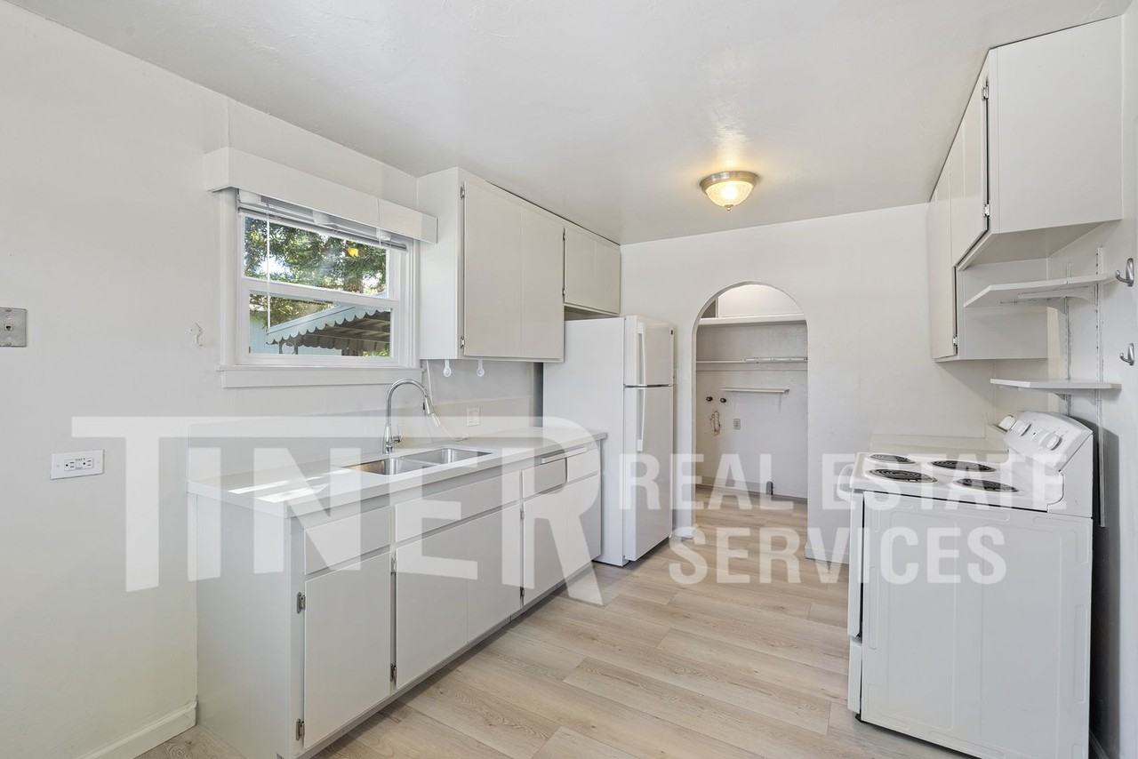 3837 Marshall Ave - Photo 4 of 23