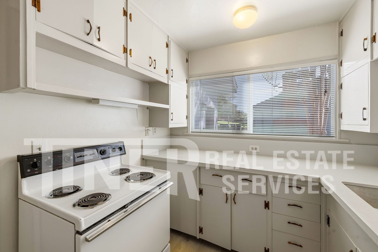 3841 Marshall Ave - Photo 4 of 26