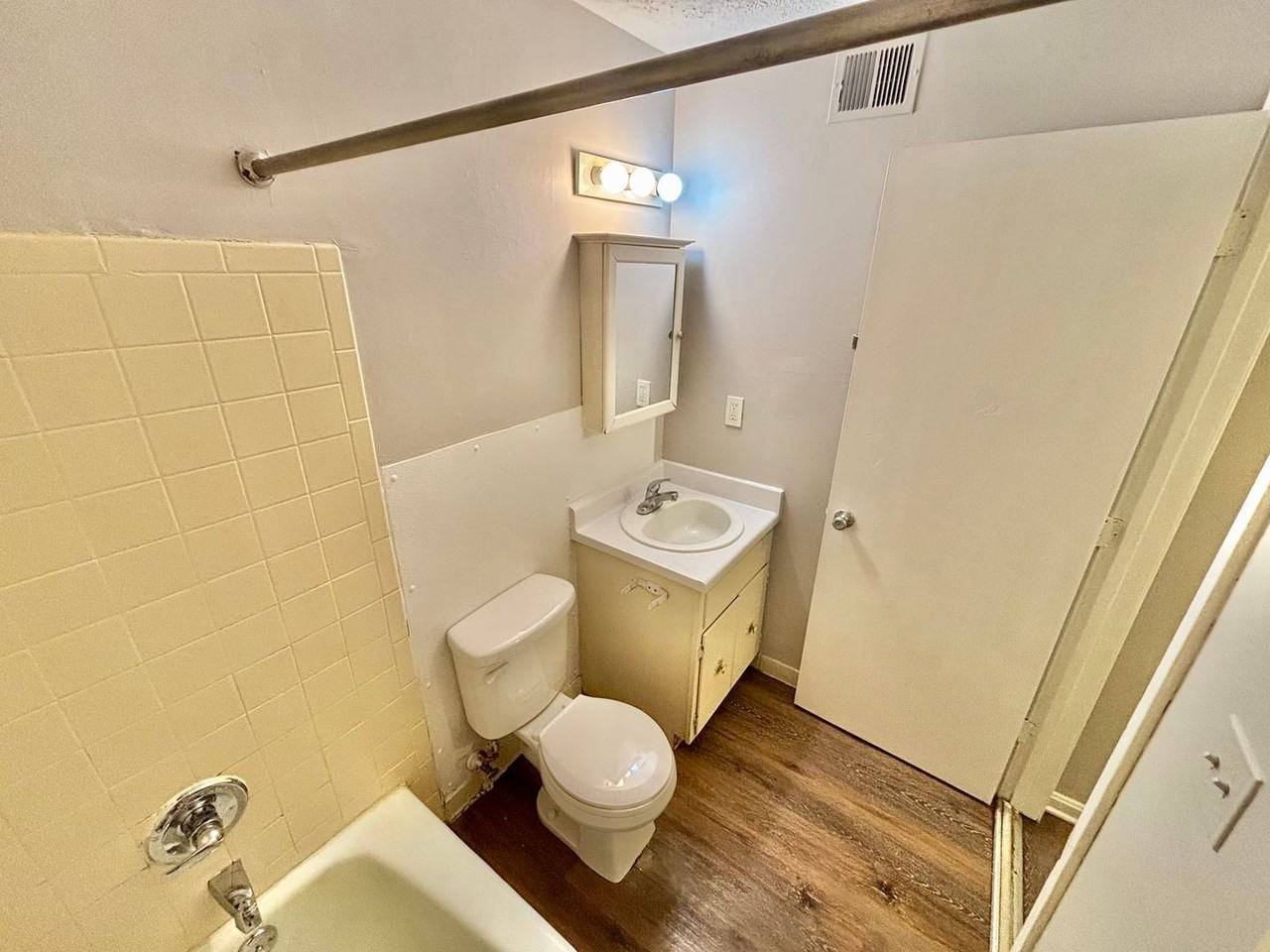 1221 S 3rd St - Photo 4 of 4