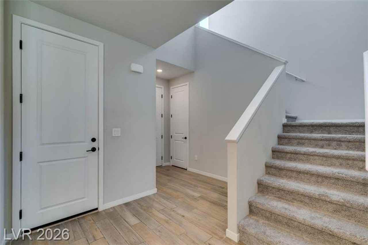 109 Medianoche St - Photo 7 of 48