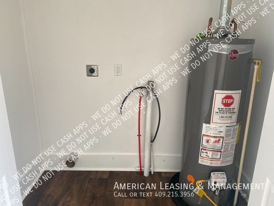 134 Southend Blvd - Photo 4 of 27
