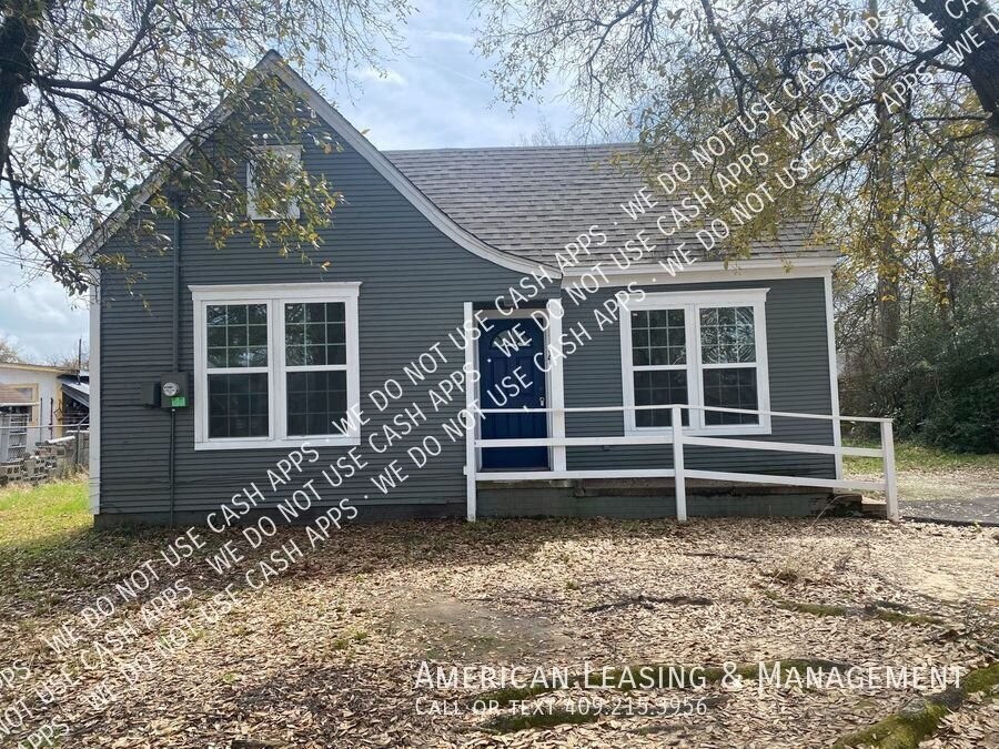 134 Southend Blvd - Photo 3 of 27