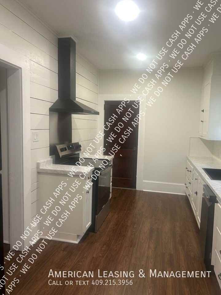610 S Church St - Photo 3 of 11