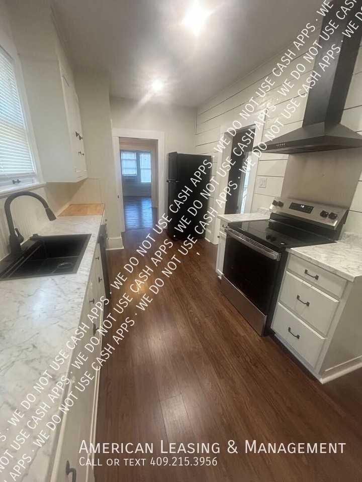 610 S Church St - Photo 4 of 11