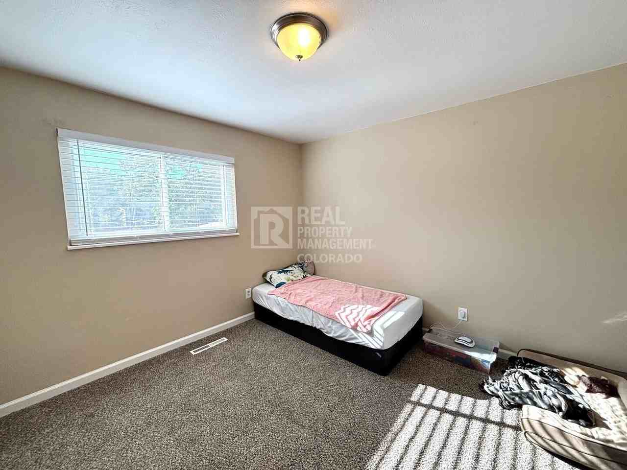 4475 Anjelina Cir N - Photo 6 of 20