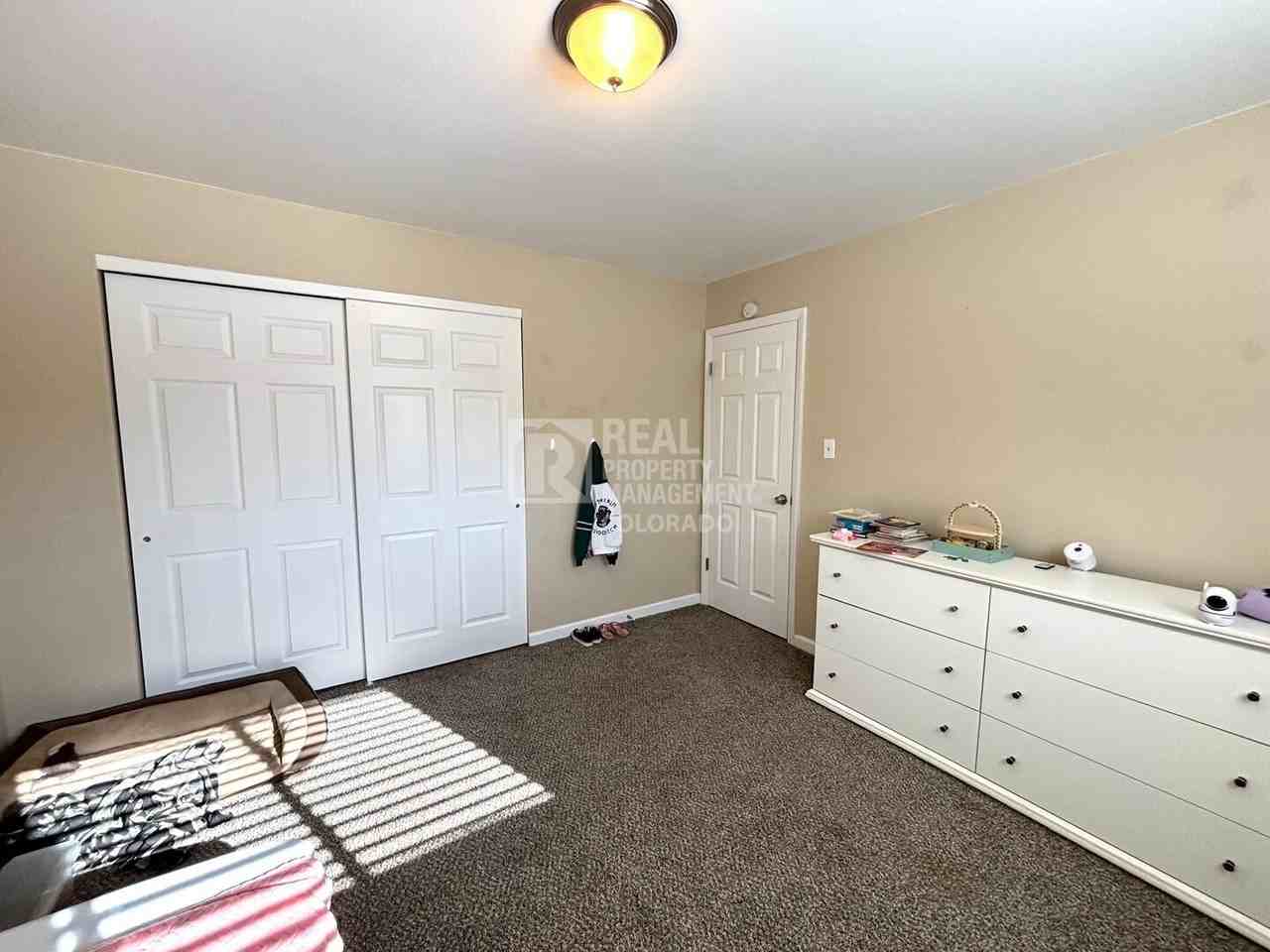 4475 Anjelina Cir N - Photo 7 of 20