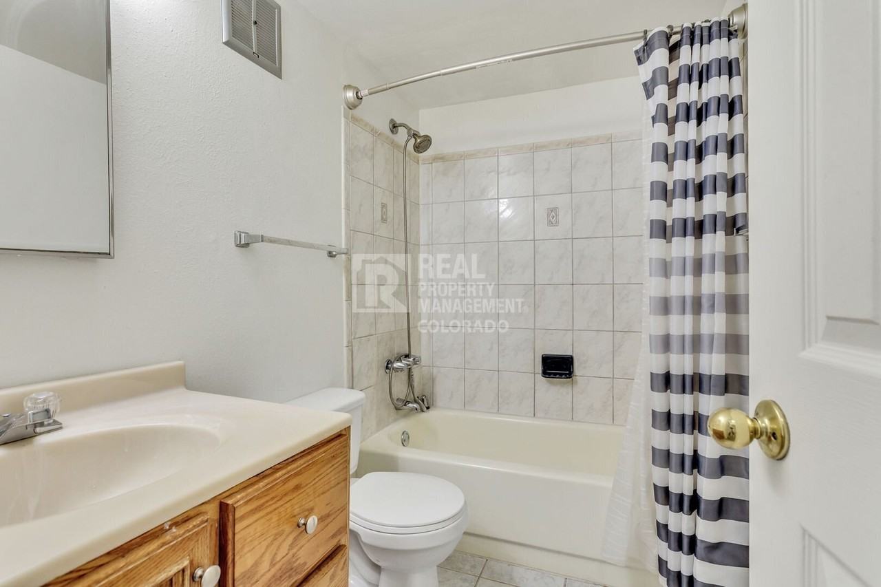2471 S Xanadu Way #B - Photo 3 of 9