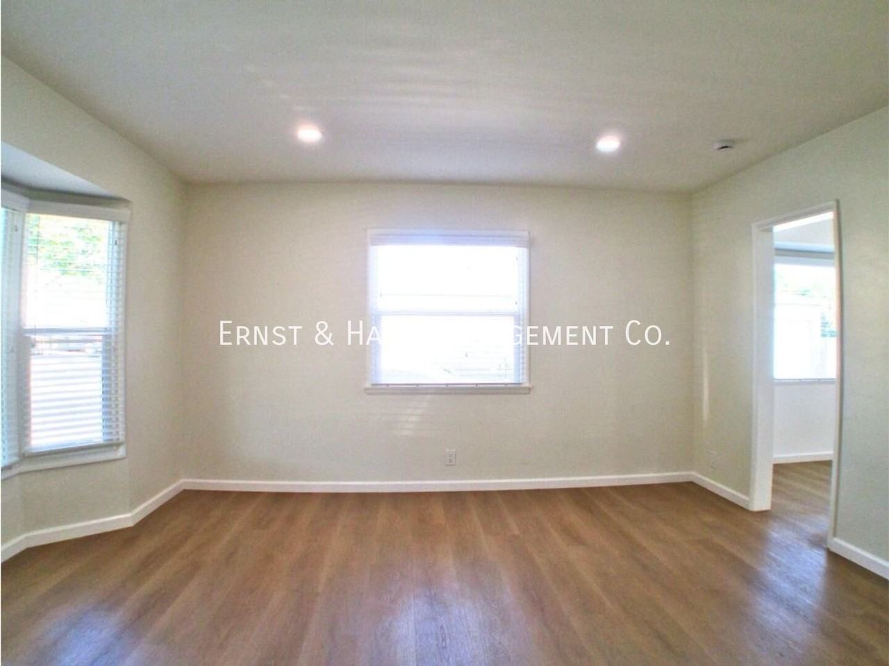 358 E Sunset St - Photo 7 of 21