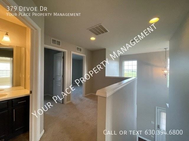 379 Devoe Dr - Photo 4 of 31