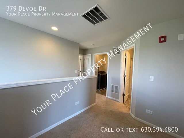 379 Devoe Dr - Photo 5 of 31