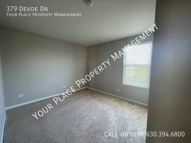 379 Devoe Dr - Photo 6 of 31