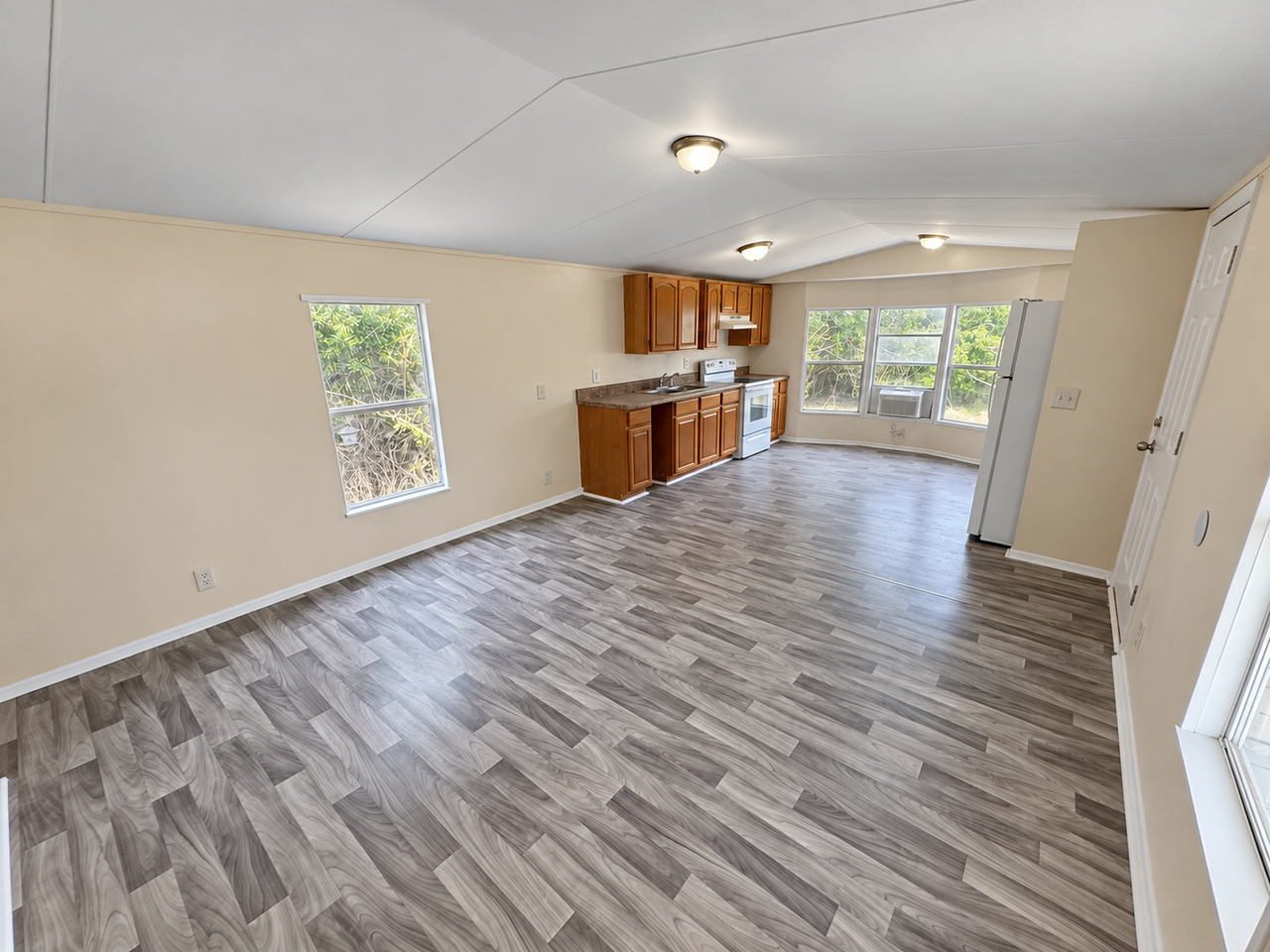 6502 Sandra Dr - Photo 3 of 7