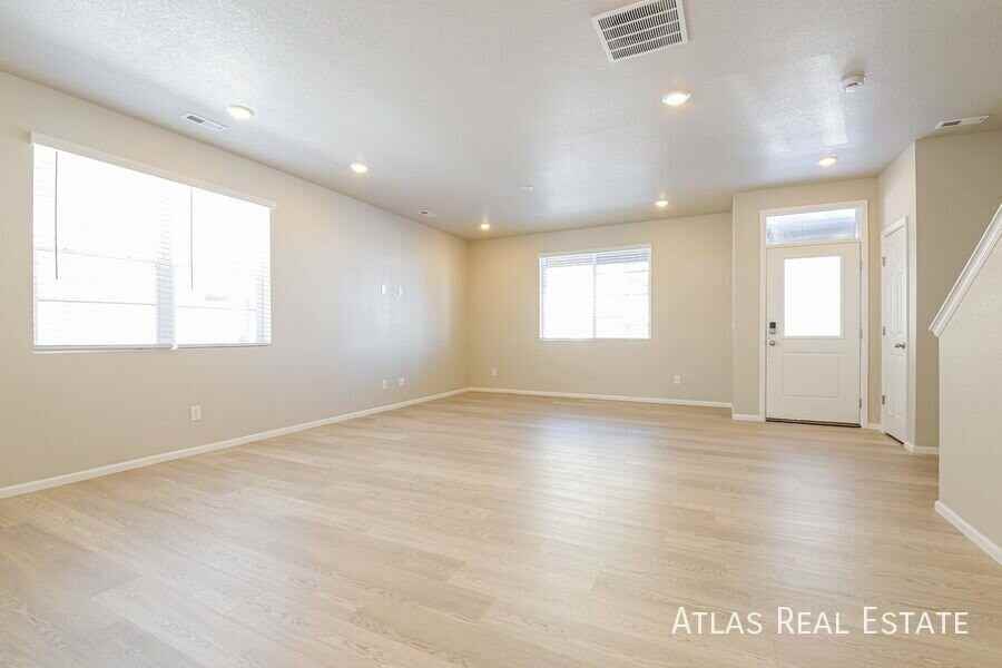 20982 E 66th Ave - Photo 4 of 18