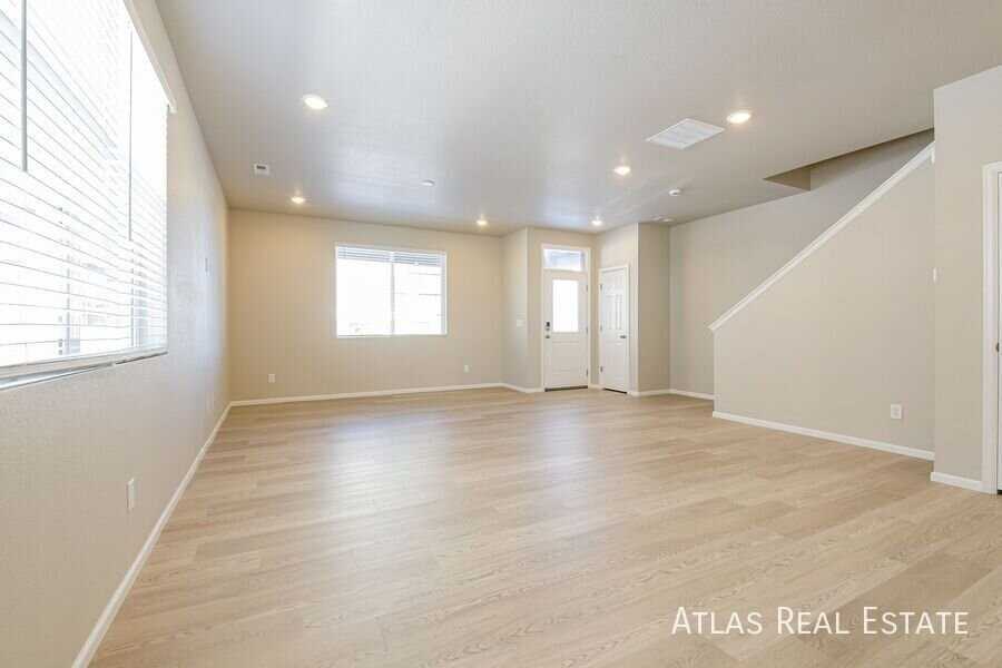 20982 E 66th Ave - Photo 5 of 18