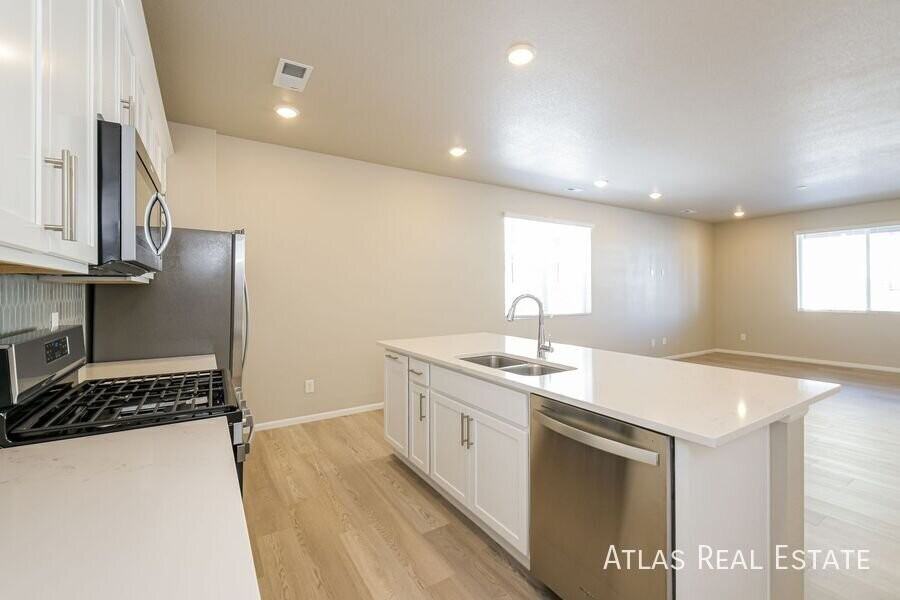 20982 E 66th Ave - Photo 7 of 18