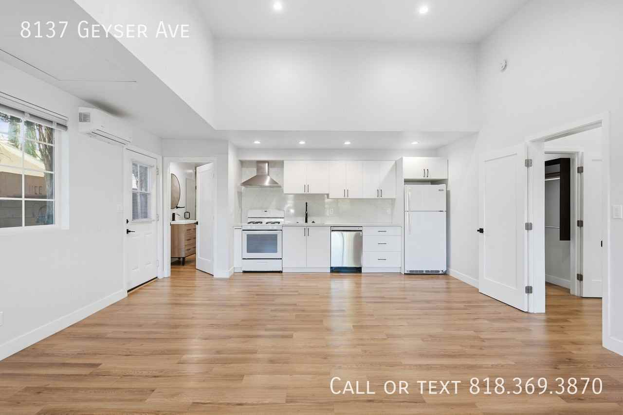 8137 Geyser Ave - Photo 4 of 13