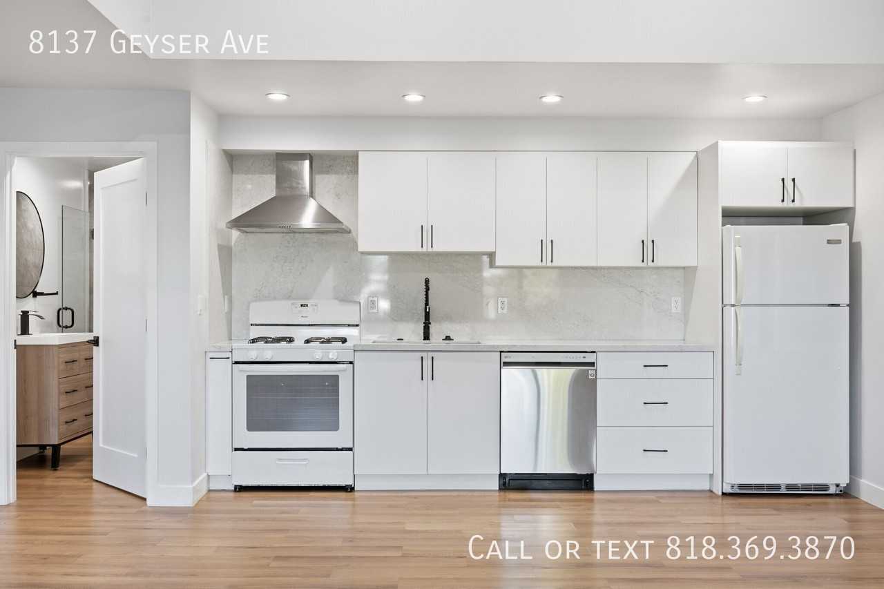 8137 Geyser Ave - Photo 5 of 13