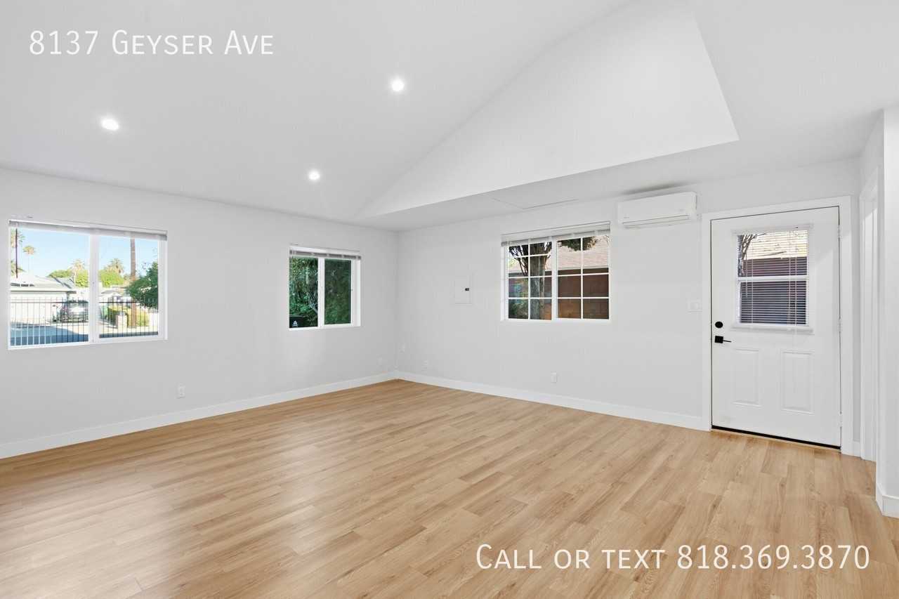 8137 Geyser Ave - Photo 6 of 13